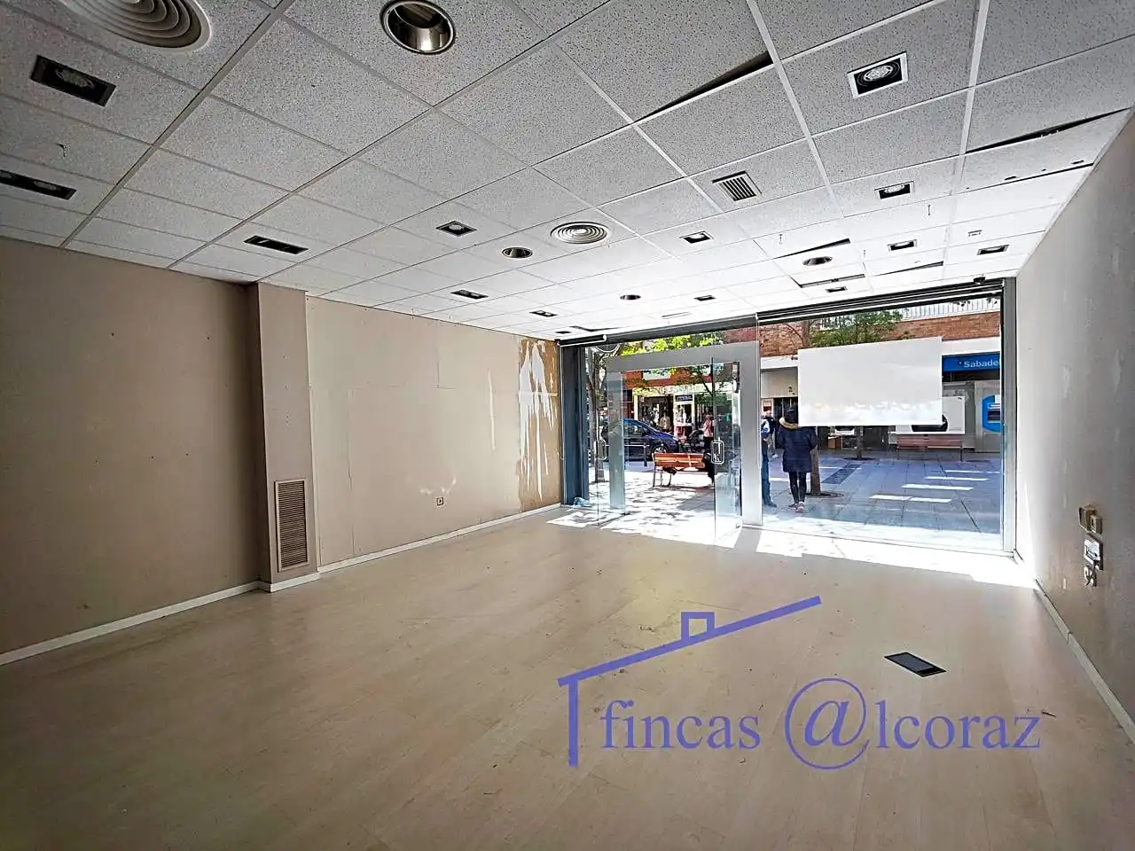 Local comercial de lloguer a Concepción Arenal, imagen 3