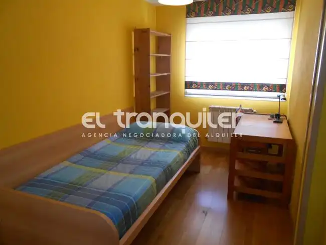 Schlafzimmer von Wohnung zur Miete in Madrid mit Klimaanlage, Terrasse und Möbliert