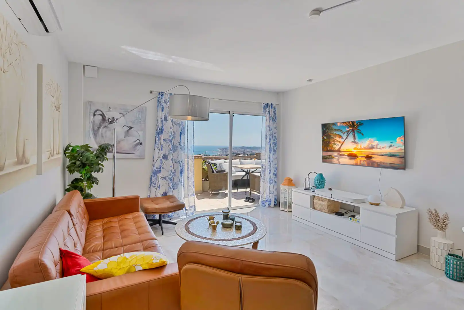 Living room of Attic for sale in Benalmádena  with Air Conditioner, Terrace and Furnished