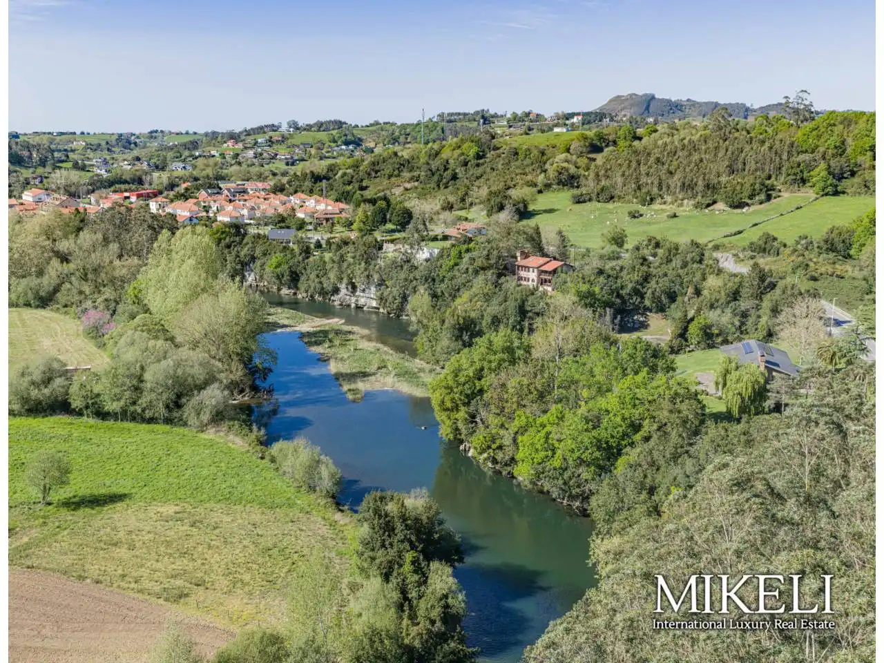 Vista exterior de Casa o xalet en venda en Piélagos amb Calefacció, Jardí privat i Terrassa