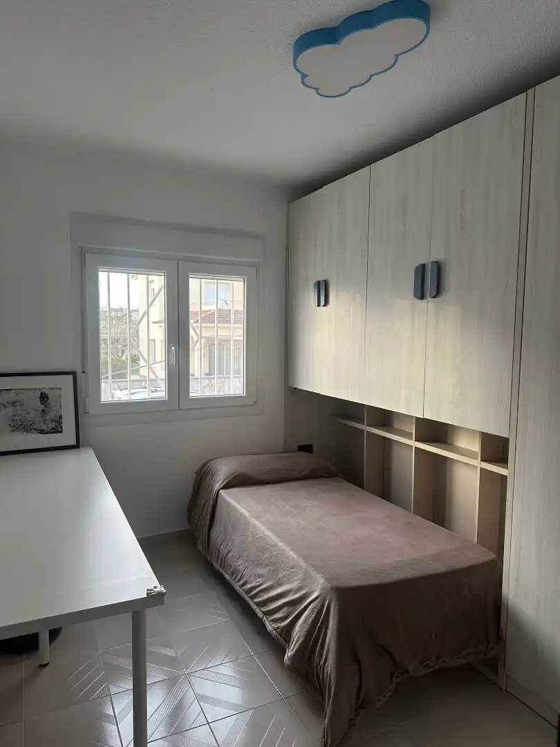 Dormitori de Apartament de lloguer en Vinaròs amb Aire condicionat, Terrassa i Traster