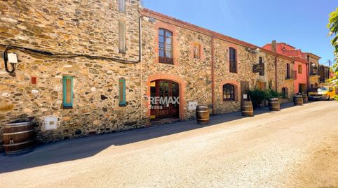 Mollet de Peralada  Exclusiva masía histórica restaurada con restaurante gastronómico y vivienda privada