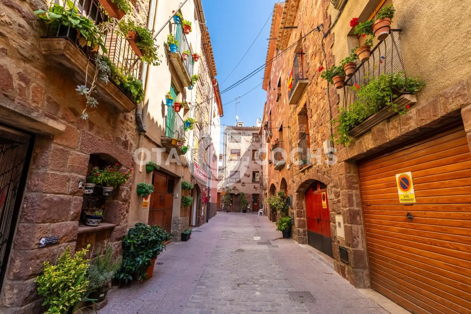 Vista exterior de Casa adosada en venda en Prades amb Terrassa