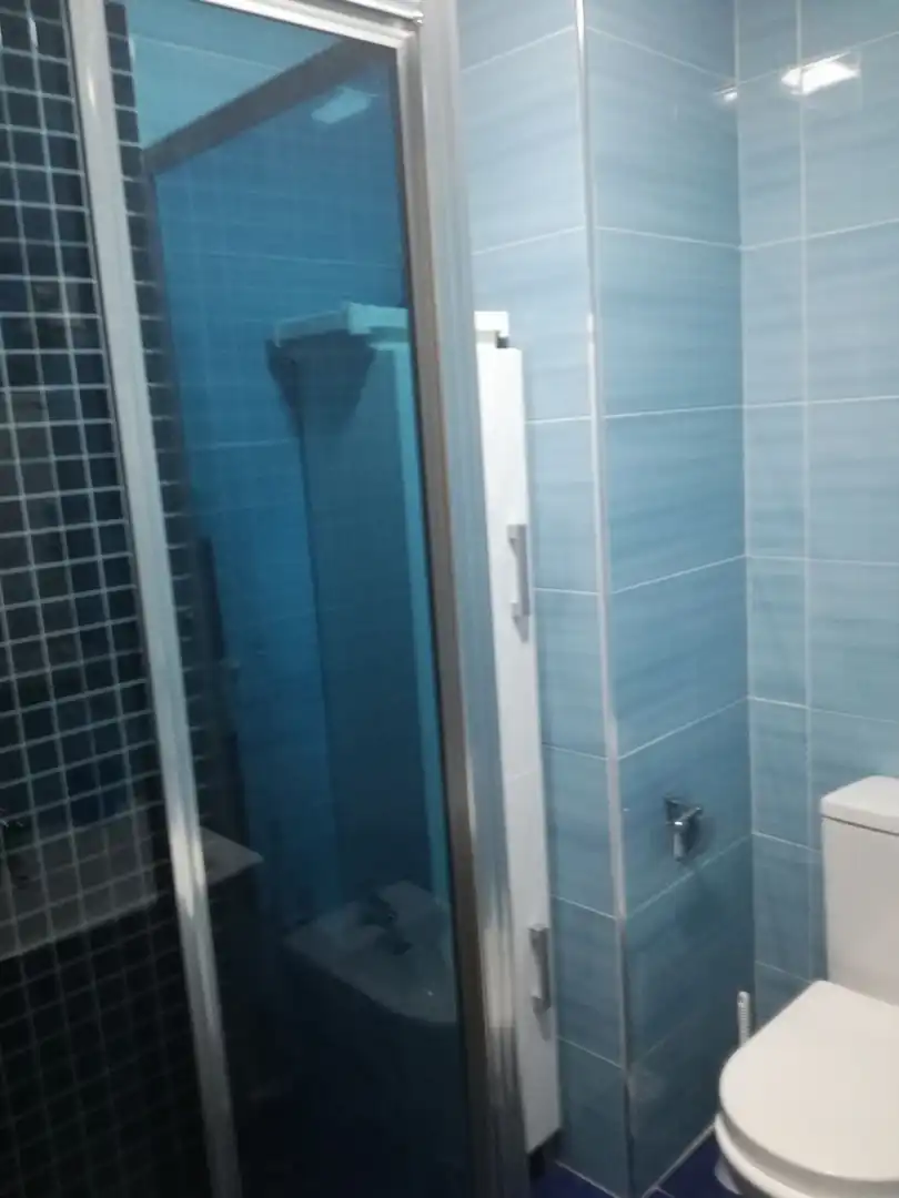 Baño de Piso en venta en Granada con Calefacción, Terraza y Trastero