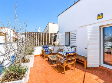 Attique avec balcon à vendre à Centre