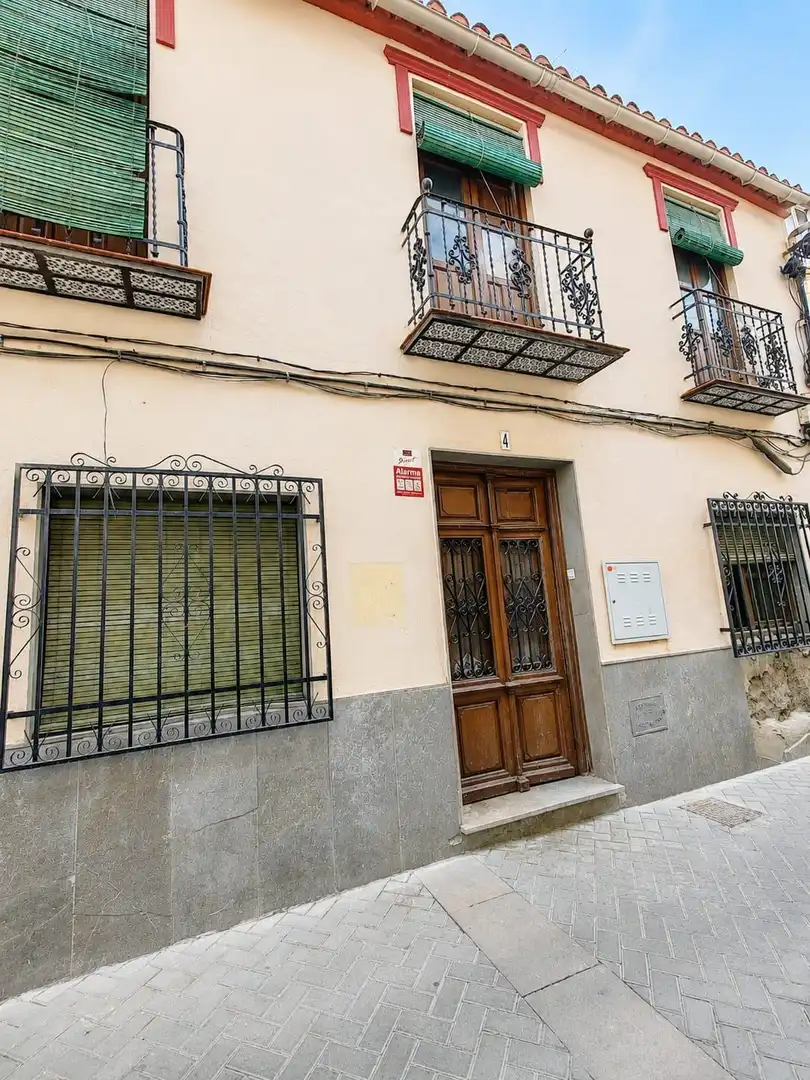 Vista exterior de Casa o xalet en venda en Cúllar Vega amb Jardí privat, Terrassa i Traster