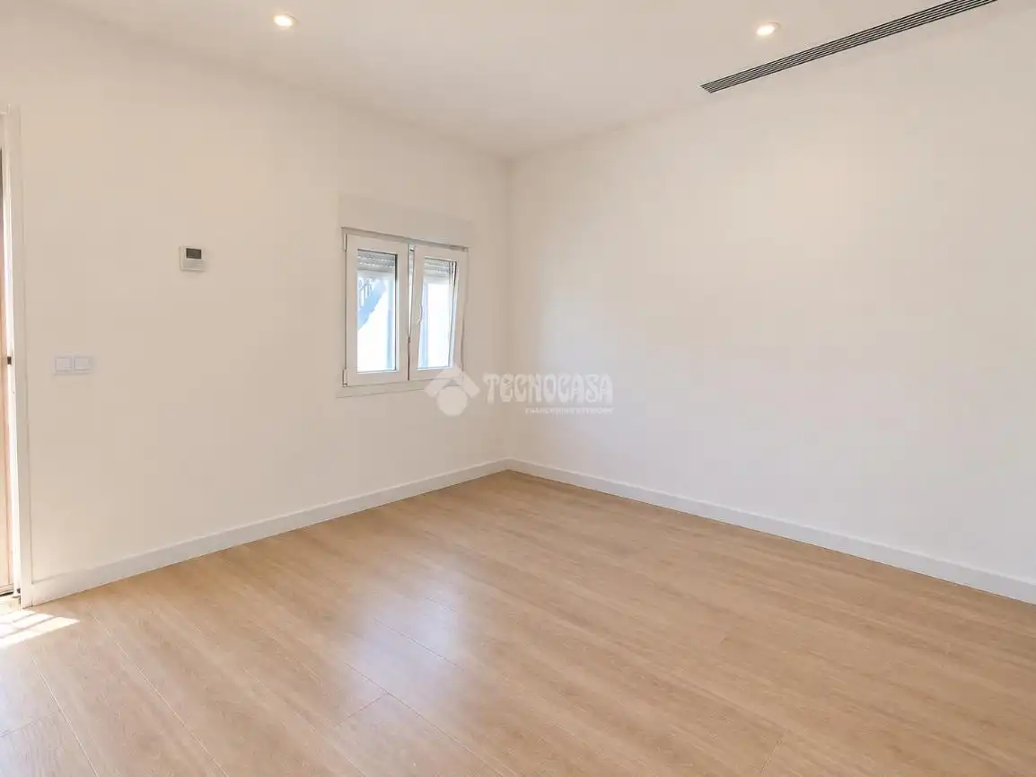 Habitación de Casa adosada en venta en Alcalá de Henares con Aire acondicionado y Trastero