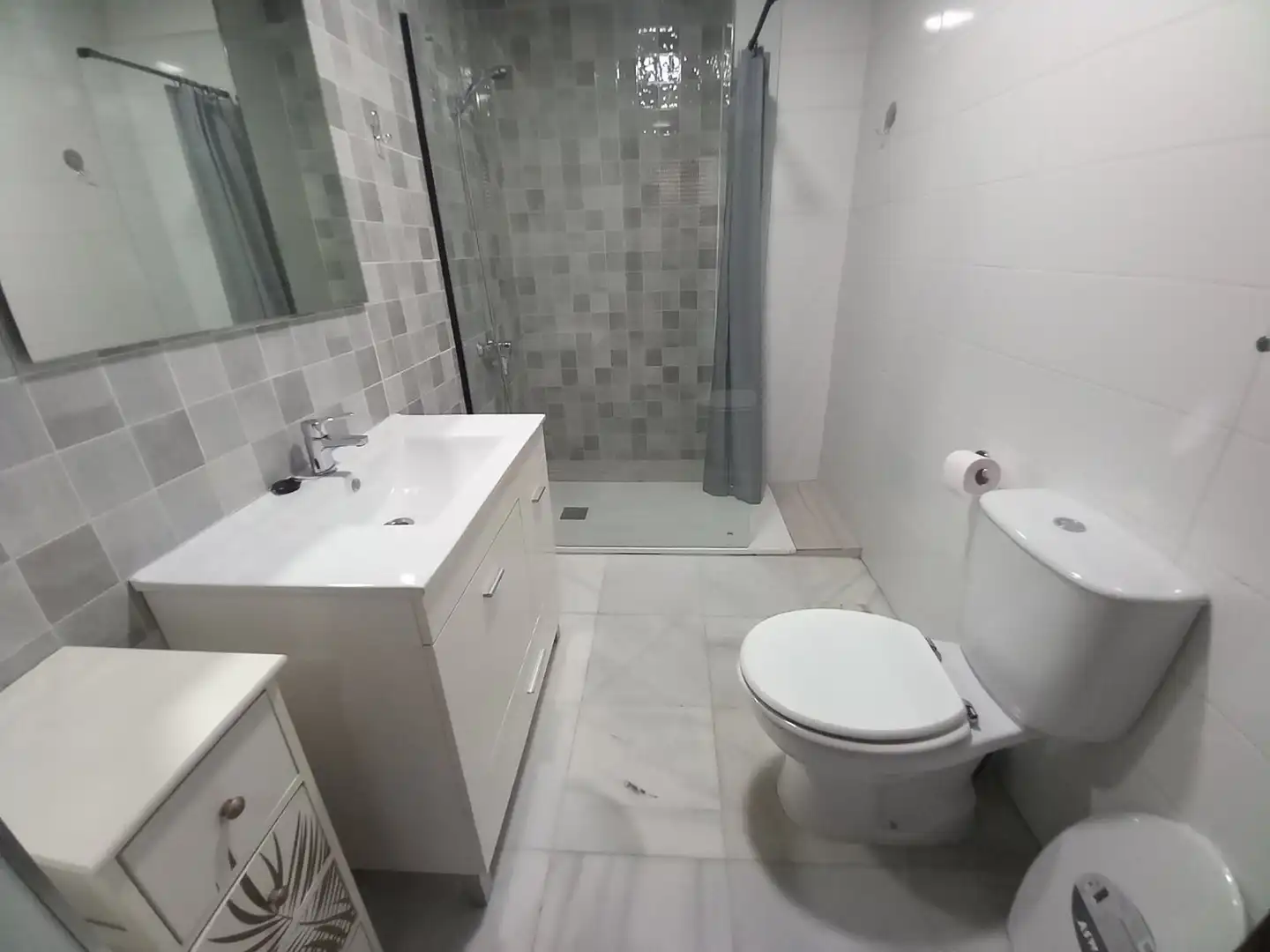 Bathroom of Flat for rent in Ronda  with Air Conditioner, Heating and Furnished