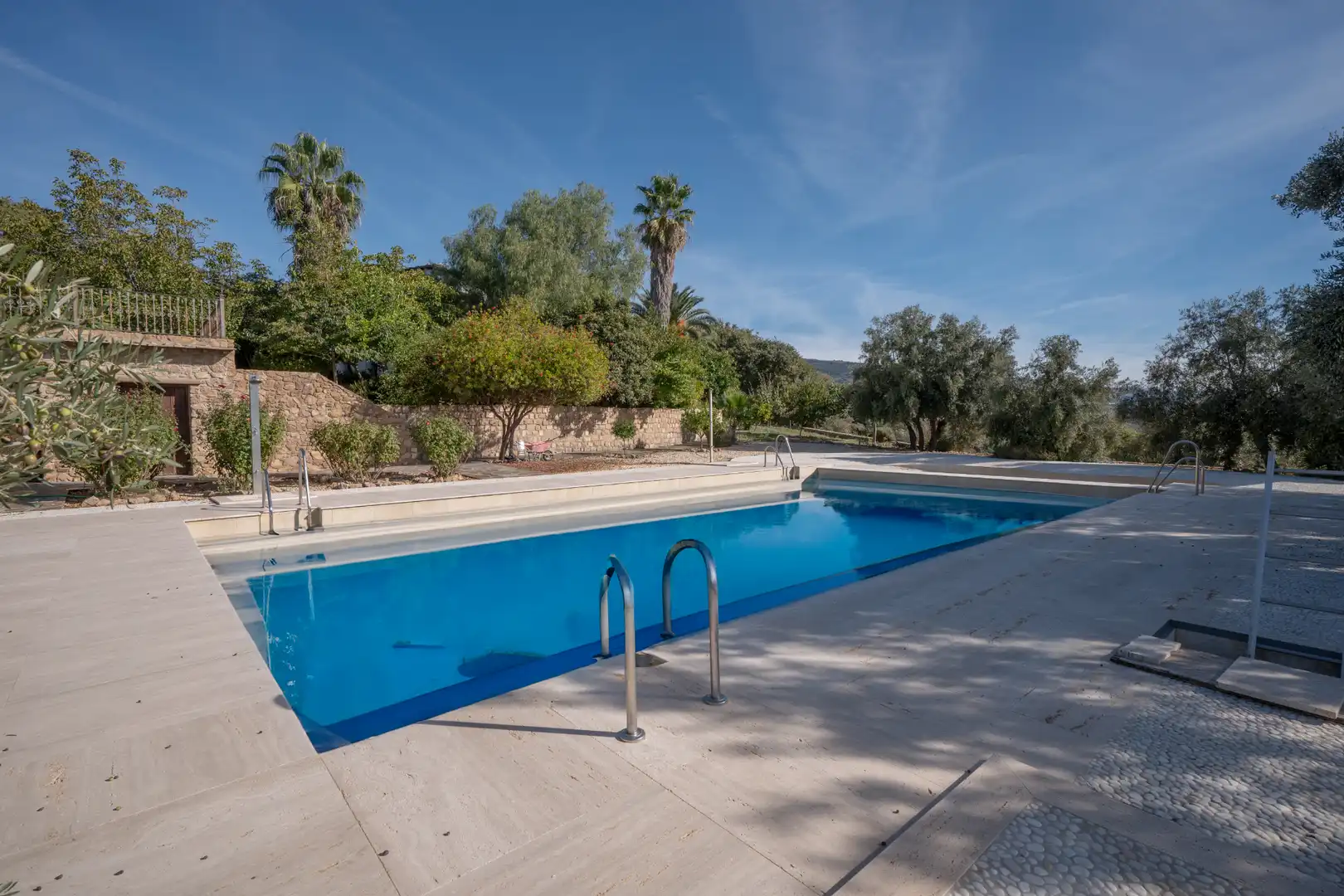 Schwimmbecken von Country house zum Verkauf in Válor mit Privatgarten, Terrasse und Abstellraum