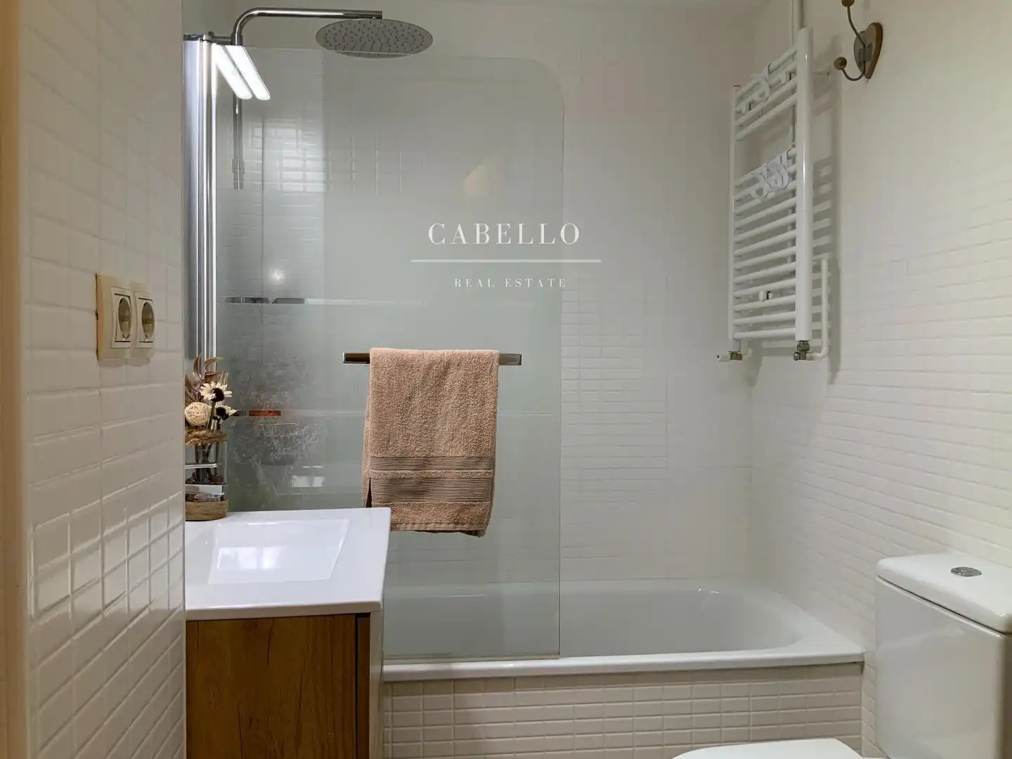 Bathroom of Flat for sale in Terrassa  with Air Conditioner, Heating and Parquet flooring