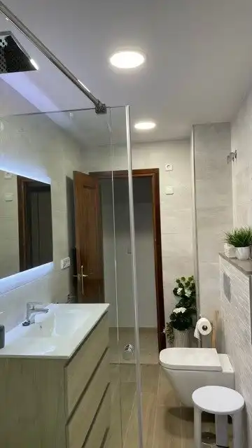 Bathroom of Apartments for rent in Benidorm  with Air Conditioner, Terrace and Furnished
