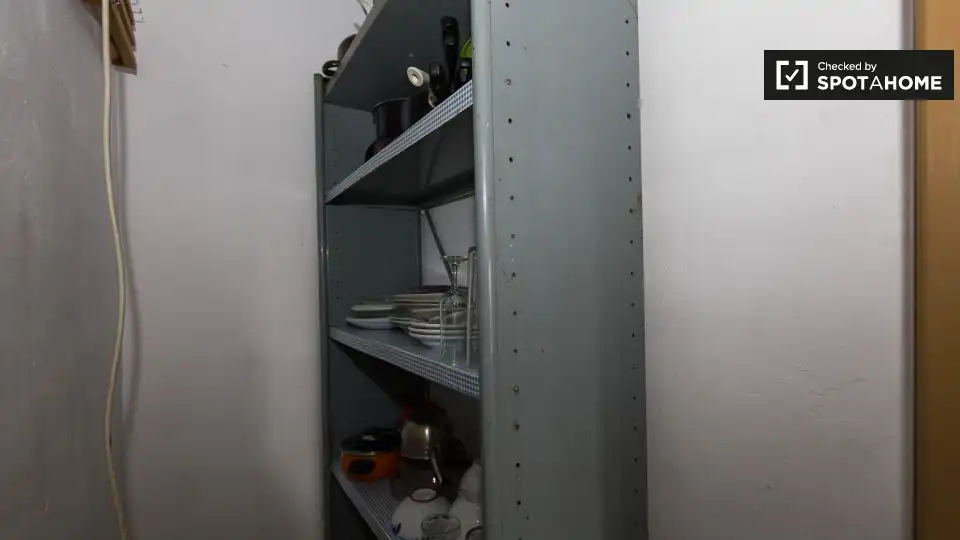 Kitchen of Flat for share in Granada  with Air Conditioner, Heating and Furnished
