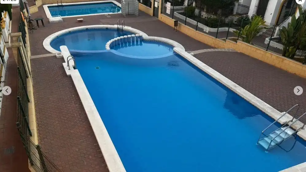 Piscina de Dúplex en venta en Torrevieja con Terraza, Piscina y Amueblado