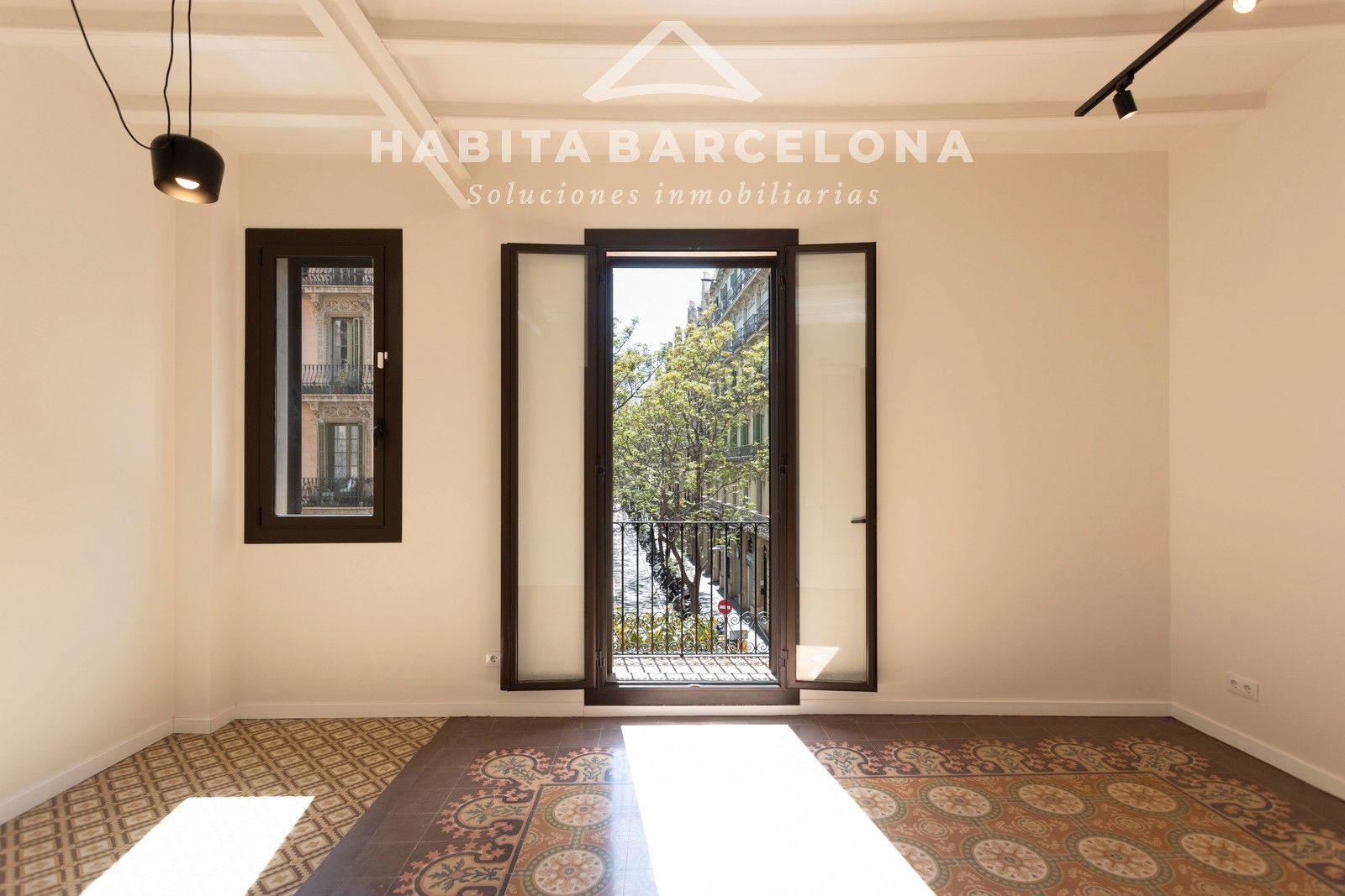 Vista exterior de Pis en venda en  Barcelona Capital amb Aire condicionat, Calefacció i Parquet