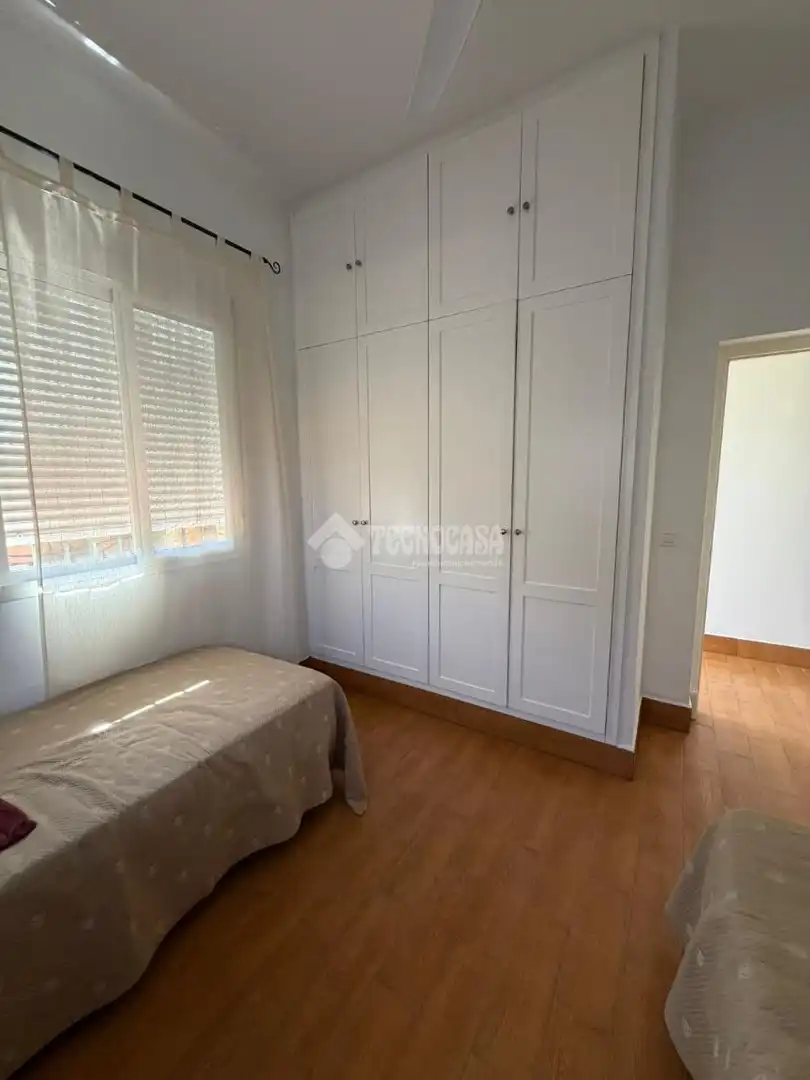 Dormitori de Casa o xalet en venda en Dos Hermanas amb Aire condicionat