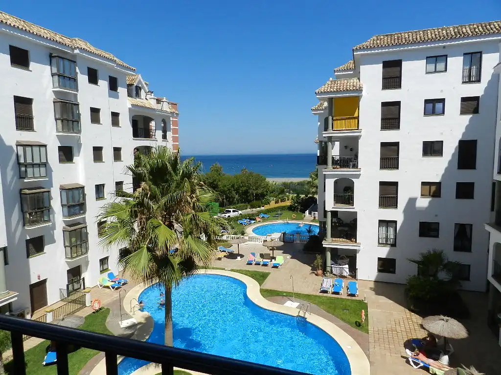 Vista exterior de Apartament en venda en Manilva amb Aire condicionat, Terrassa i Traster