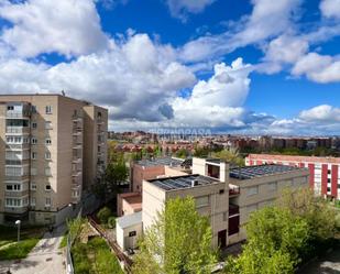 Vista exterior de Pis en venda en  Madrid Capital amb Calefacció, Parquet i Terrassa