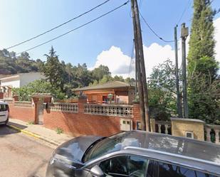 Vista exterior de Pis en venda en Cervelló amb Jardí privat