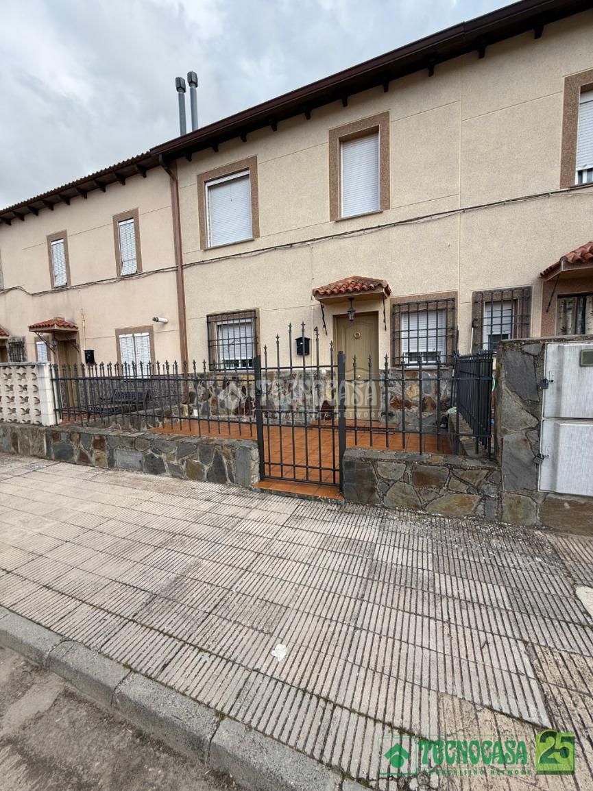 Exterior view of Single-family semi-detached for sale in Montalbo  with Air Conditioner, Heating and Community pool