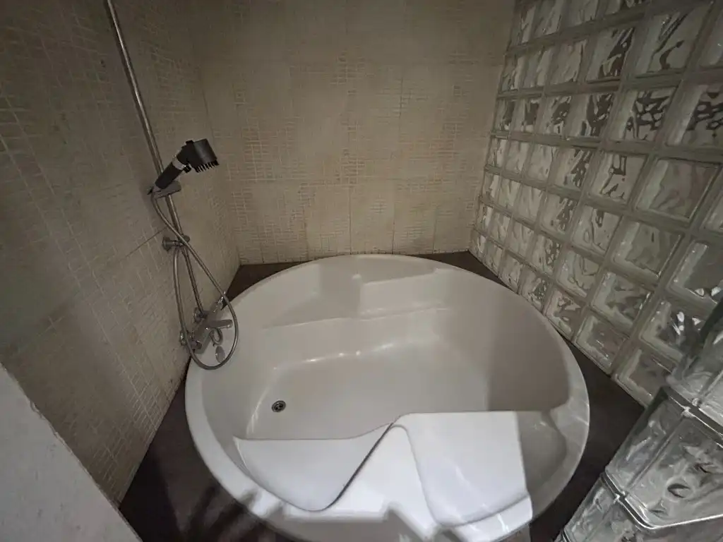 Baño de Dúplex en venta en Badalona con Calefacción, Parquet y Alarma