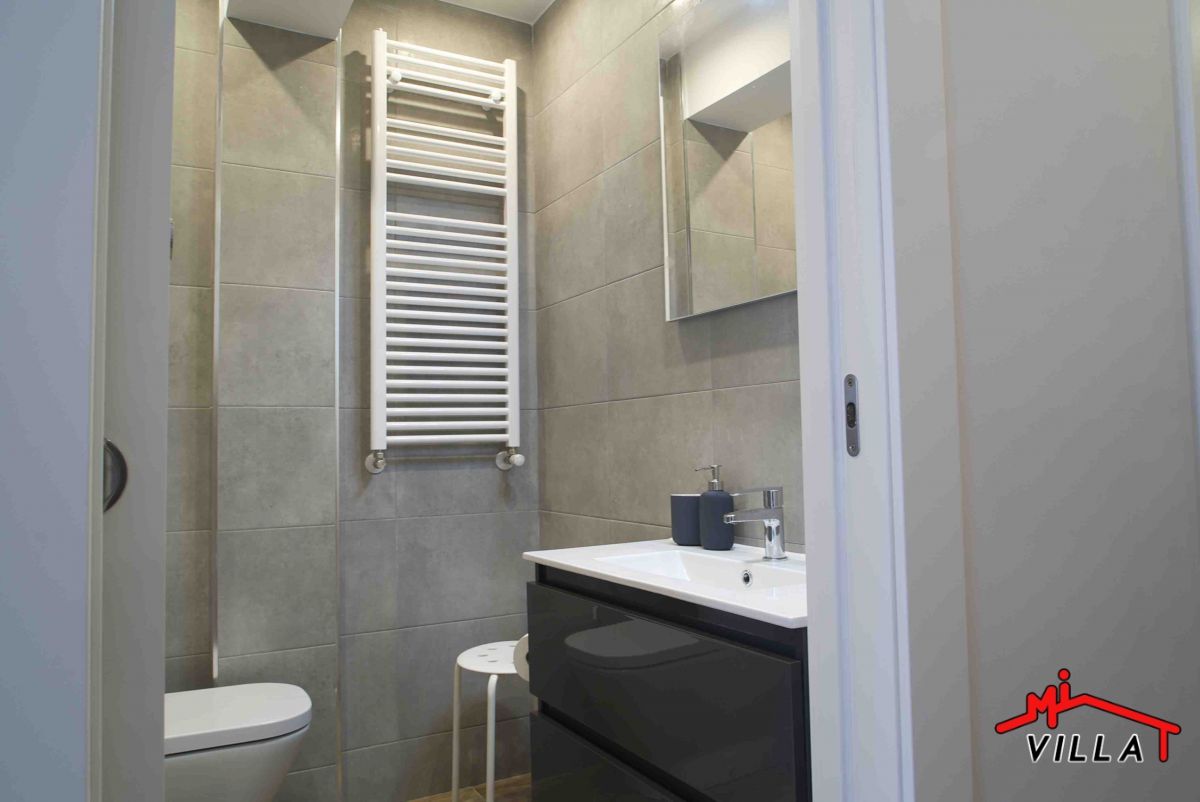 Bathroom of Flat for rent in Laredo  with Heating, Terrace and Furnished