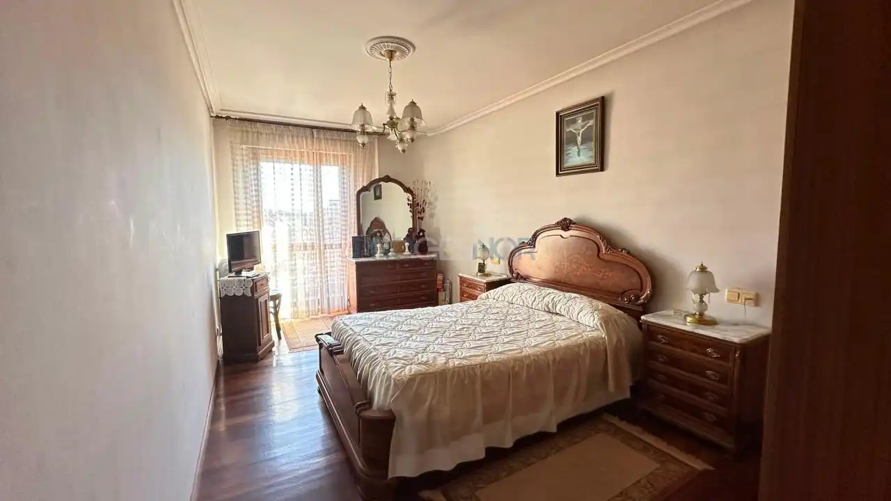 Habitación de Piso en venta en León Capital  con Calefacción y Trastero
