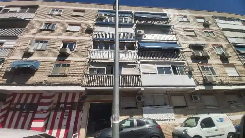 Vista exterior de Piso en venta en Parla