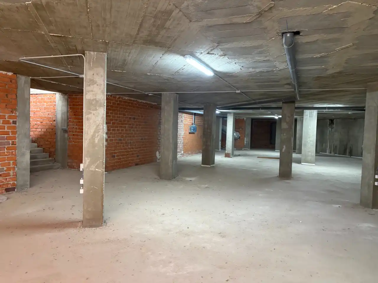 Local de lloguer a Avenida de los Reyes Católicos, Nuevo Hospital