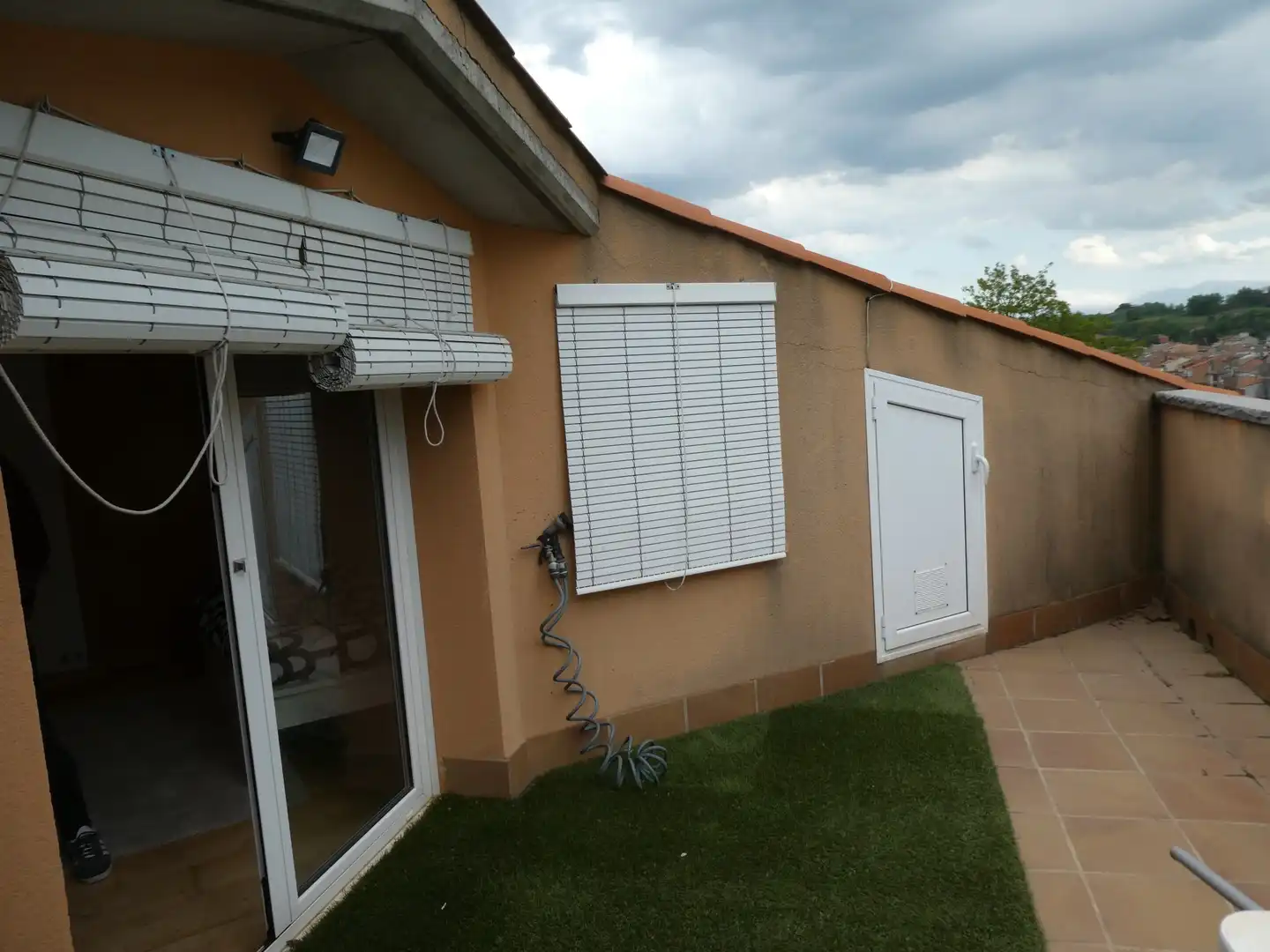 Vista exterior de Dúplex en venta en Torelló con Calefacción y Terraza