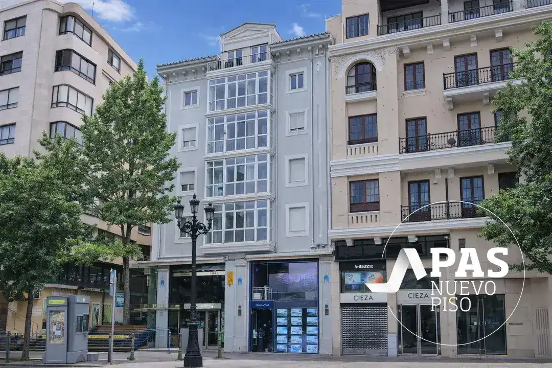 Außenansicht von Wohnung zum Verkauf in Santander mit Heizung und Balkon