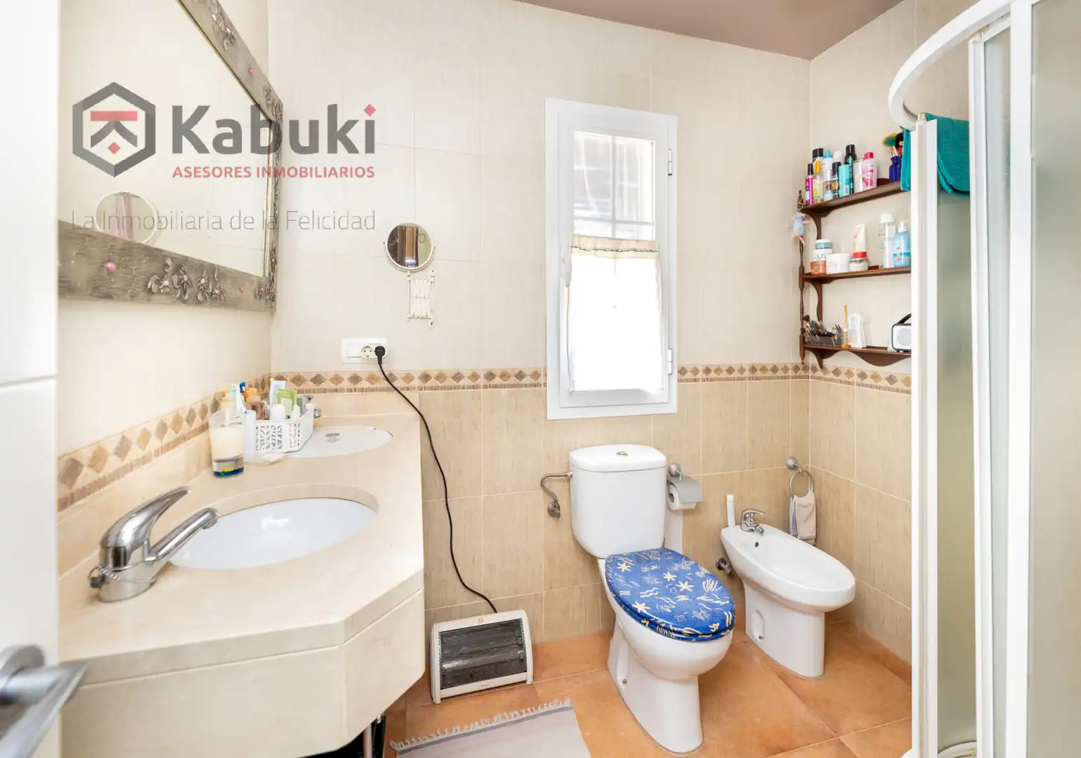 Badezimmer von Einfamilien-Reihenhaus zum Verkauf in Huétor de Santillán mit Heizung und Terrasse