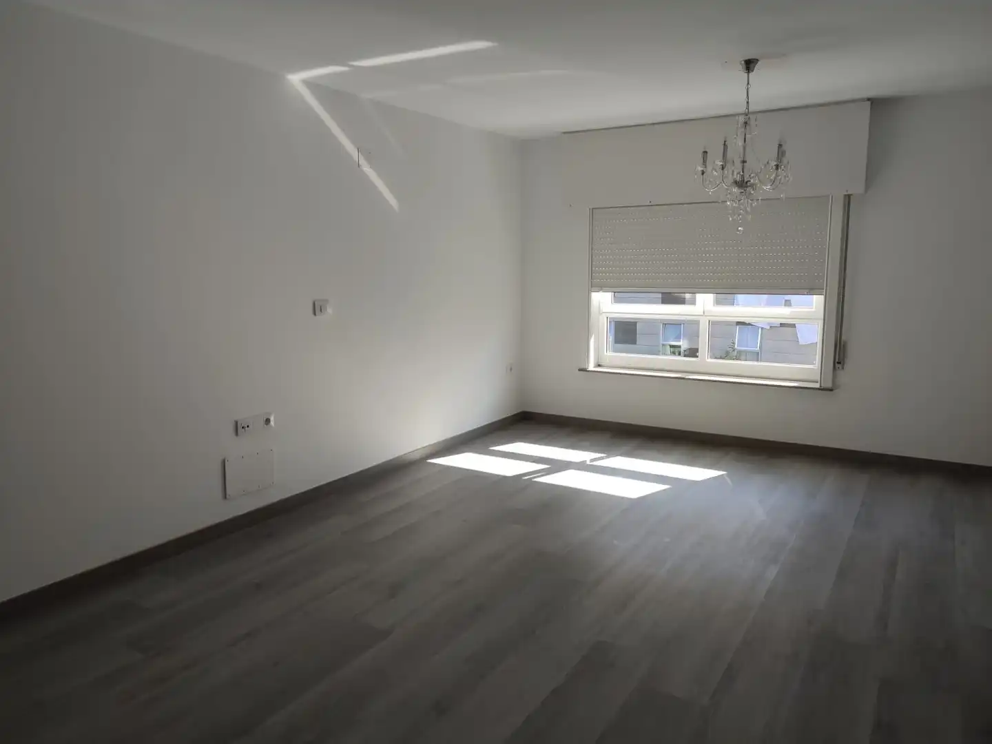 Wohnzimmer von Wohnung zur Miete in Santiago de Compostela  mit Heizung, Abstellraum und Ofen