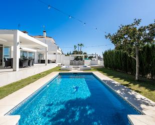 Piscina de Casa o xalet en venda en Estepona amb Aire condicionat, Jardí privat i Terrassa