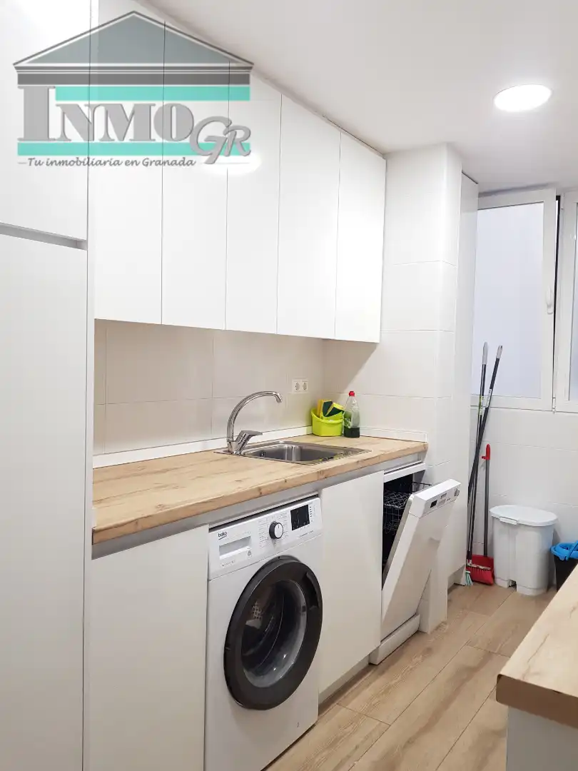 Kitchen of Flat for share in Granada  with Heating, Furnished and Balcony