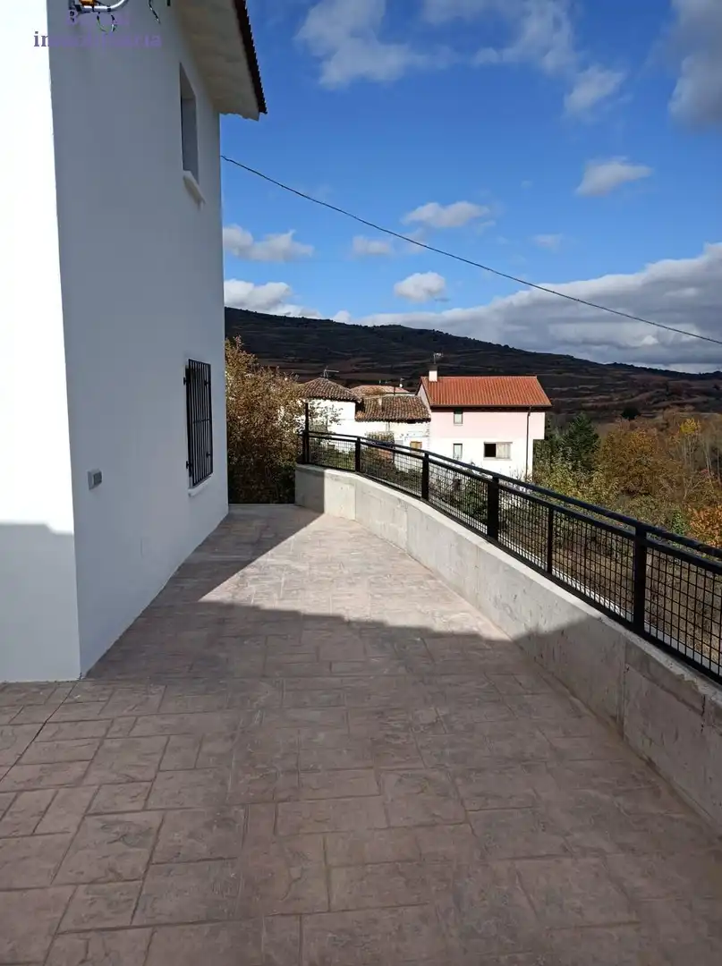 Terrassa de Casa o xalet en venda en Matute amb Terrassa, Moblat i Balcó