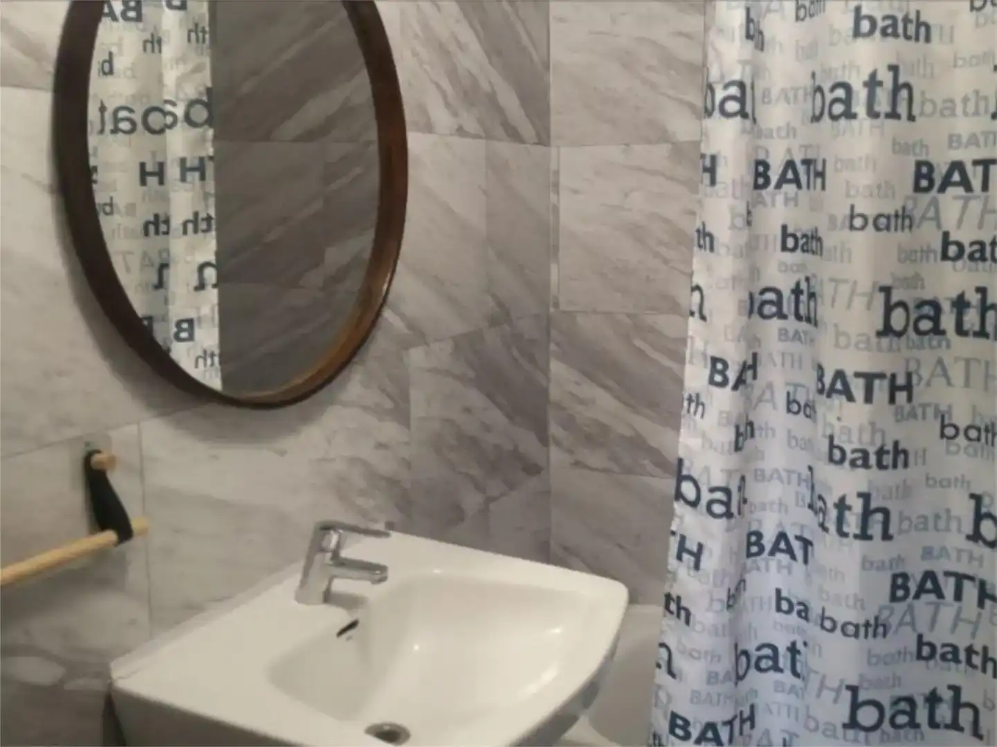 Bany de Pis en venda en Las Pedroñeras    amb Traster, Moblat i Microones