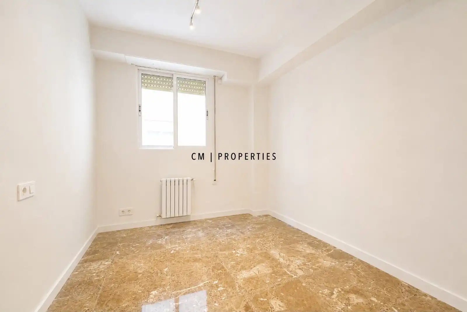 Bedroom of Flat for rent in Valencia  with Air Conditioner, Heating and Terrace