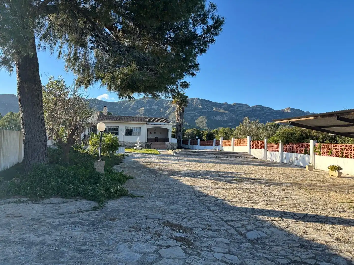 Vista exterior de Casa o xalet en venda en Alcanar amb Jardí privat, Traster i Piscina