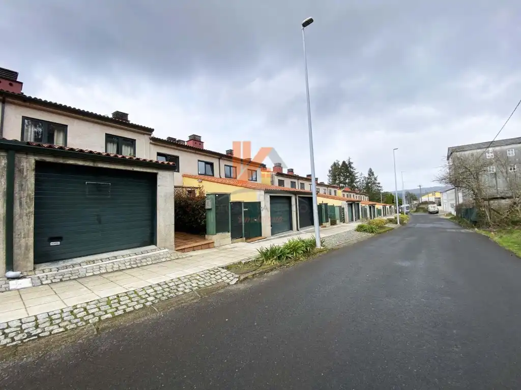 Vista exterior de Casa o chalet en venta en Santiago de Compostela 