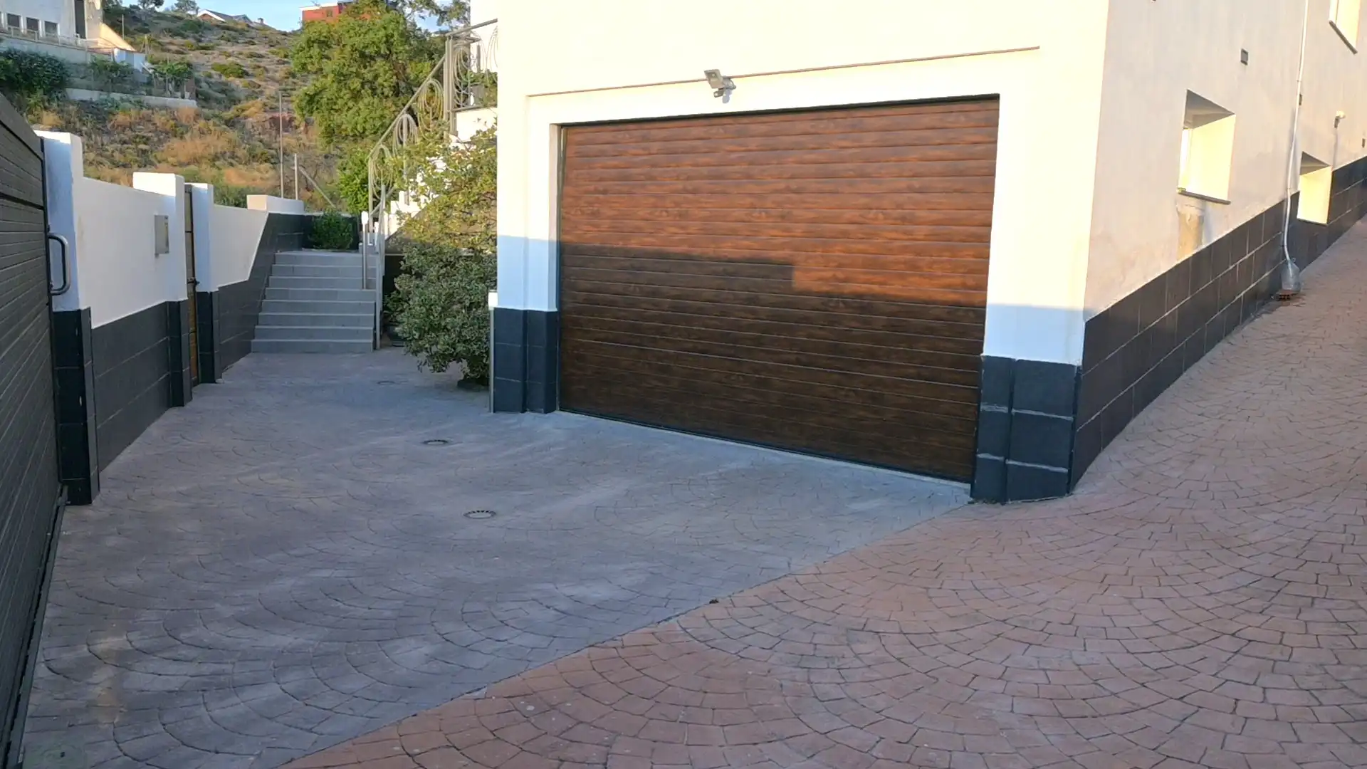 Vista exterior de Casa o xalet en venda en La Zubia amb Aire condicionat, Calefacció i Jardí privat