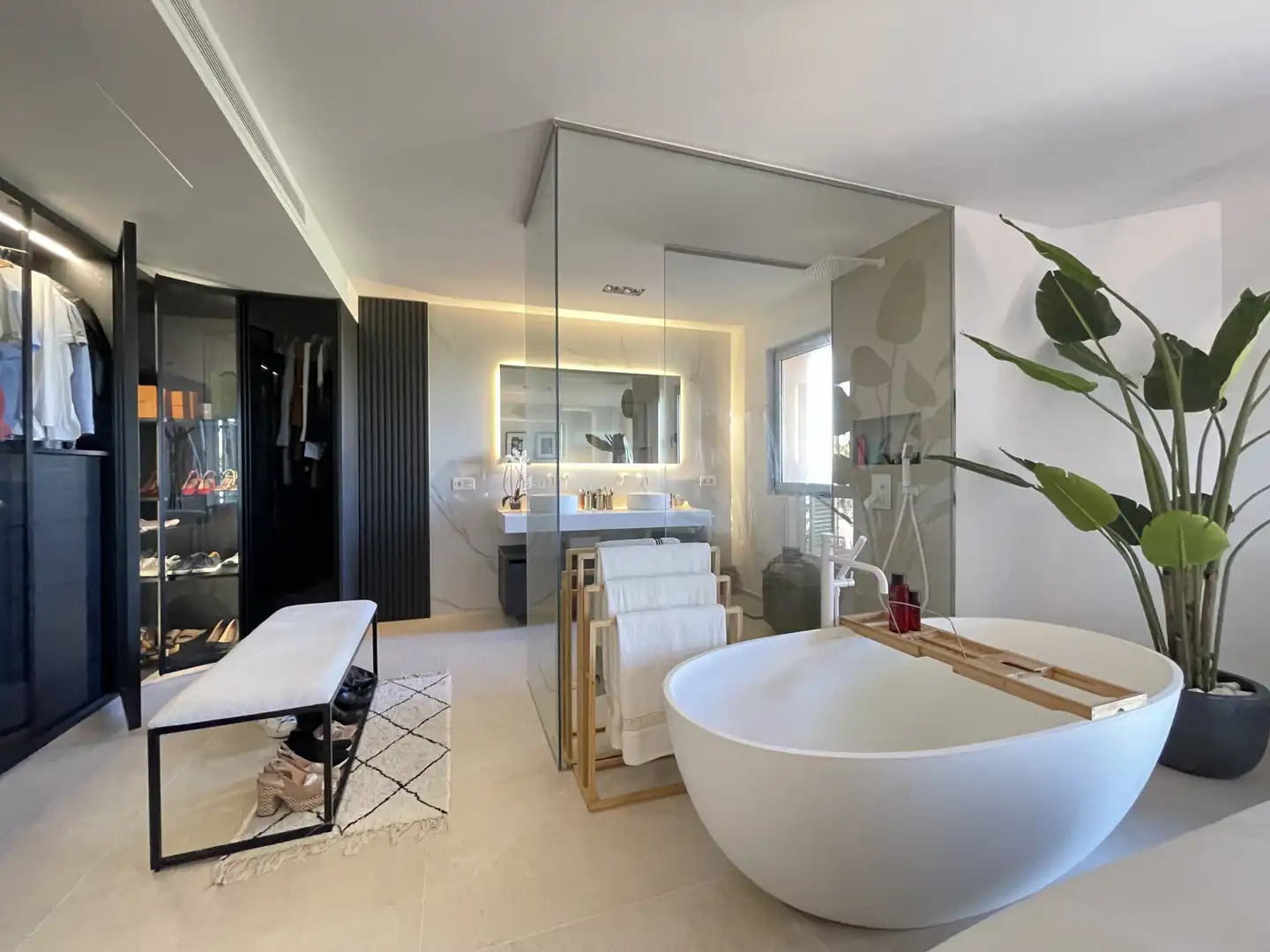 Baño de Apartamento en venta en Sotogrande con Aire acondicionado, Piscina y Balcón