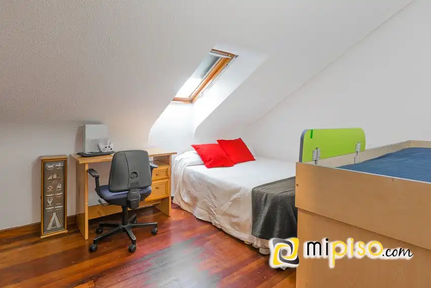 Habitación de Piso en venta en Santoña con Terraza, Trastero y Balcón