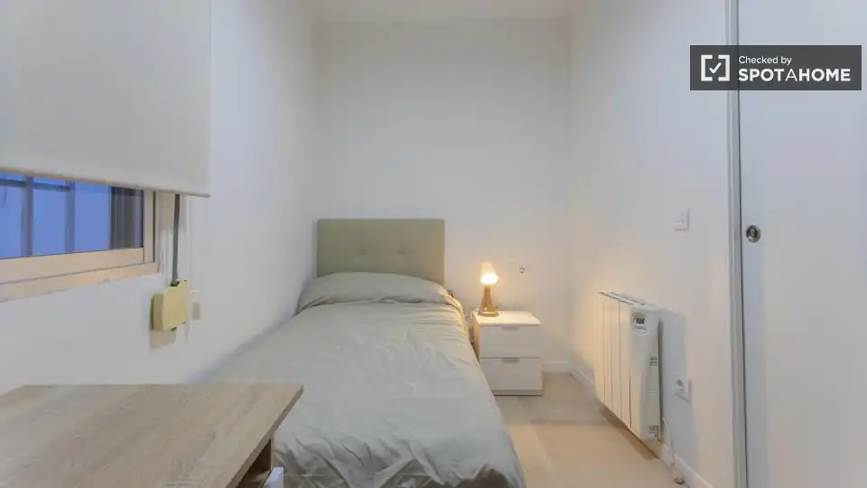 Bedroom of Flat for rent in Burjassot  with Air Conditioner, Heating and Furnished