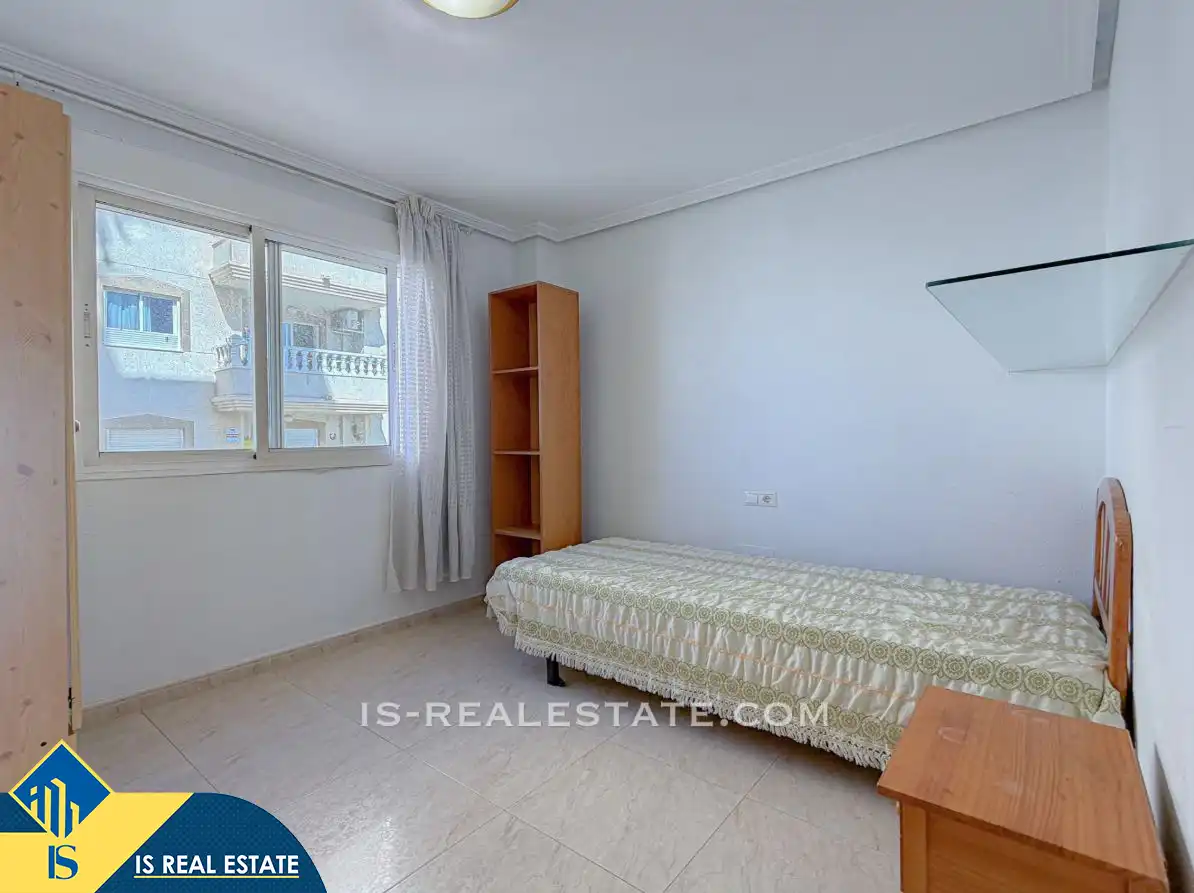 Dormitori de Apartament en venda en Torrevieja amb Calefacció, Moblat i Forn