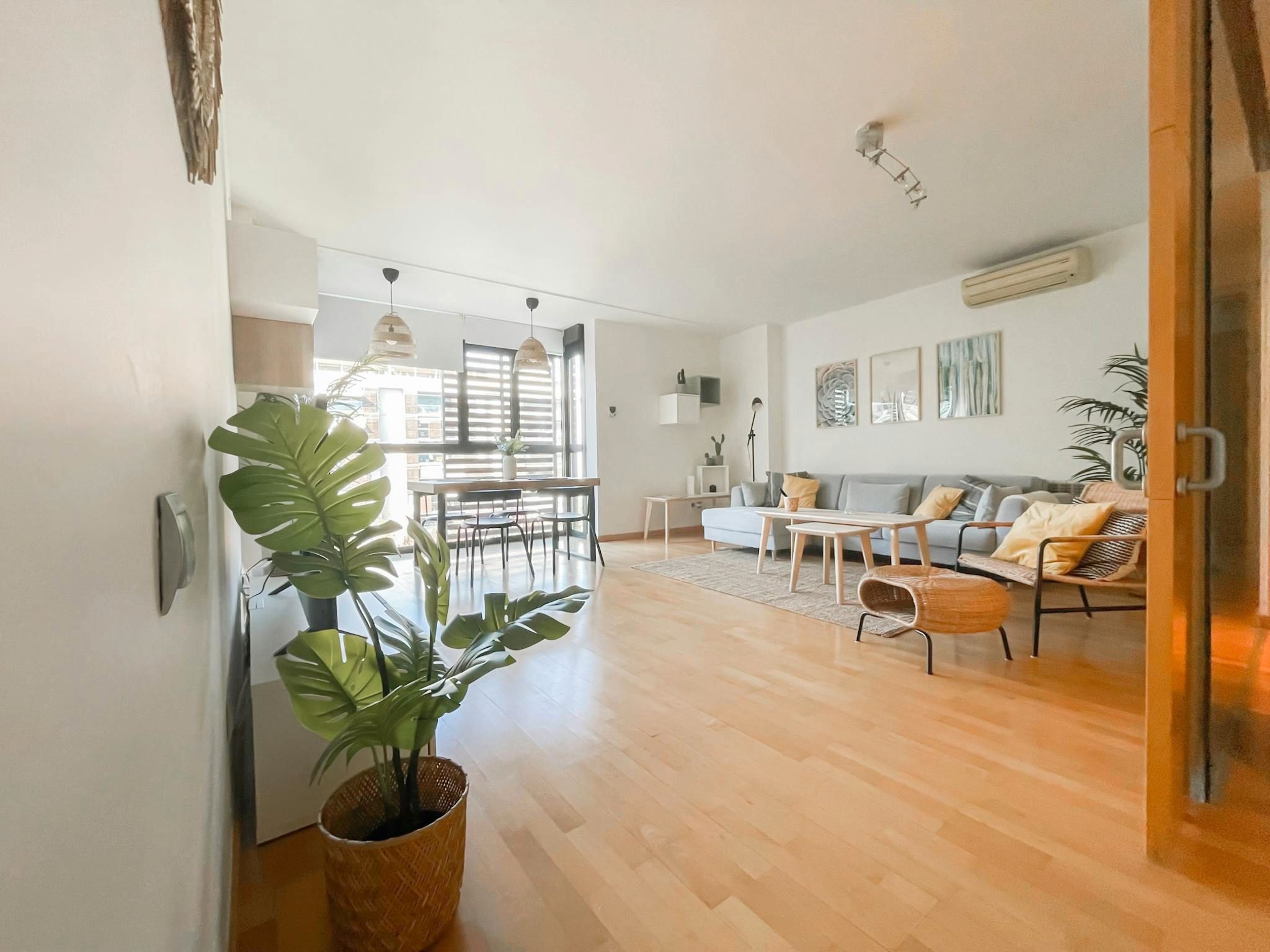 Living room of Flat to rent in  Madrid Capital  with Air Conditioner, Heating and Furnished