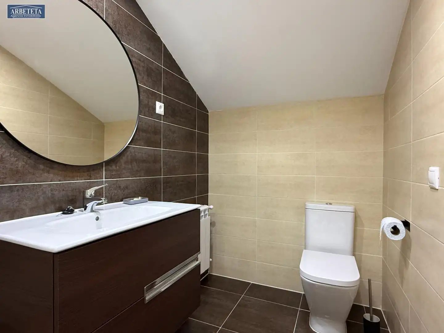 Casa adosada en venta en Urb. Belvalle
