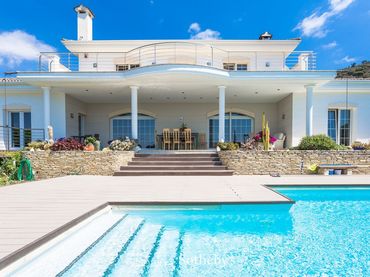 House with pool for sale in Carrer Xaloc