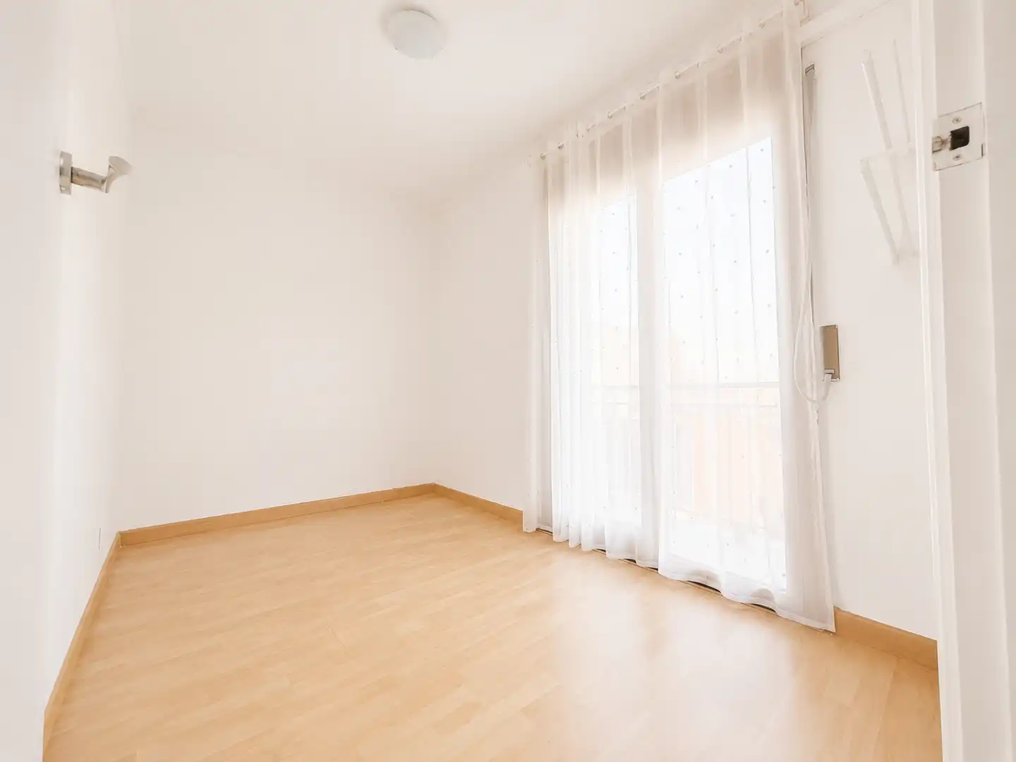 Dormitori de Pis en venda en Santa Coloma de Gramenet amb Aire condicionat, Parquet i Balcó