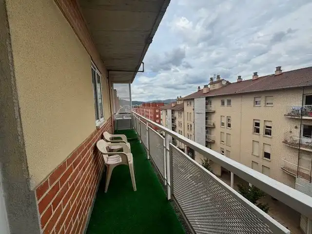 Wohnung zur Miete in Calle del Concejo de Olaz, 17, Mendillorri