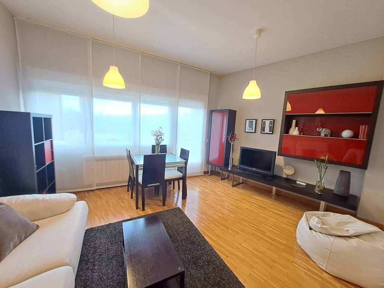 Sala d'estar de Casa adosada en venda en Burgos Capital amb Calefacció, Jardí privat i Parquet